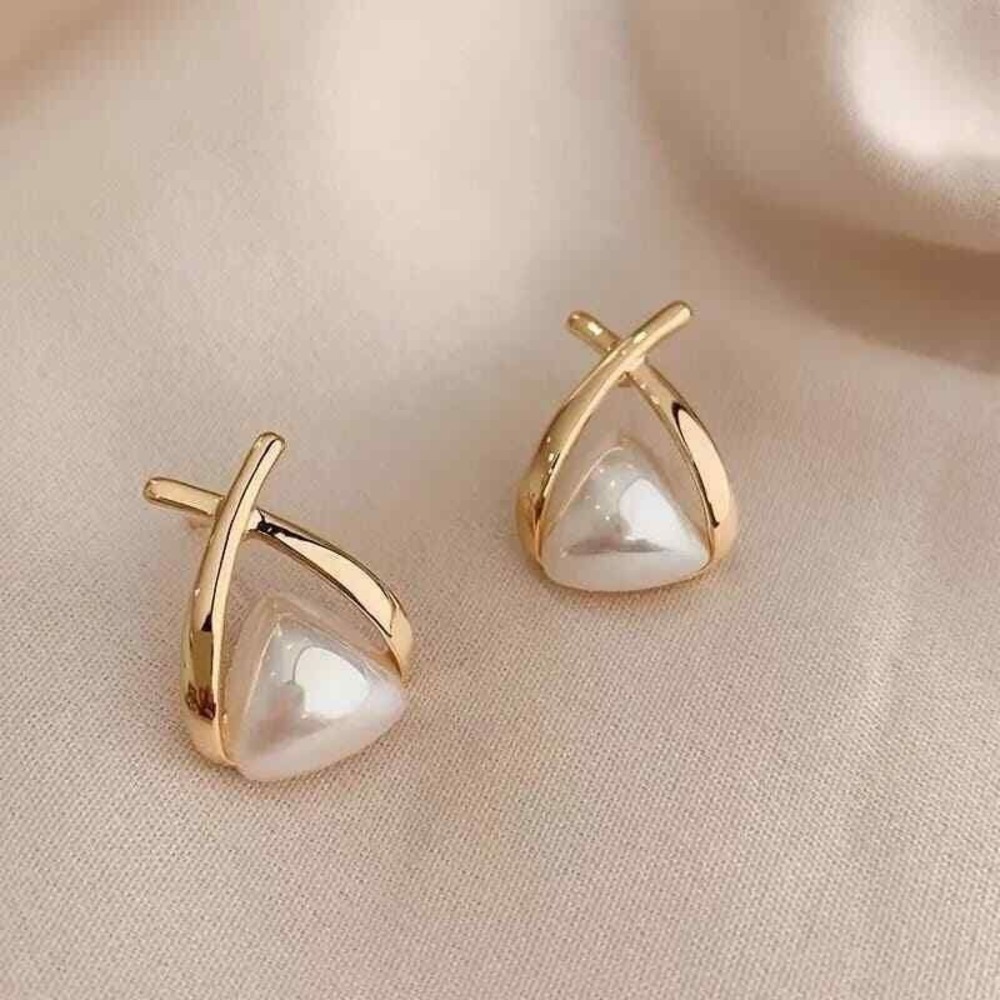 Pearl Stud Earrings XOXO NEW Geometric Triangle Simple Ear Jewelry